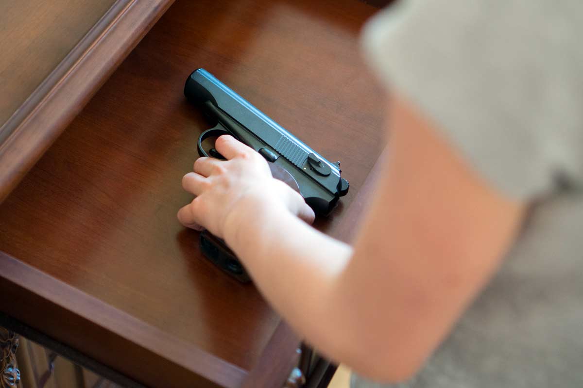 3c-childfindsgun child finds gun